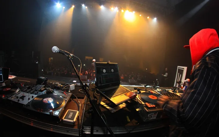 Jayy Brown 现场:The Prophecy Experience,Featuring KdFromThePack、Efosa!、Fame Holiday、Onyi-C 和 Kezzy